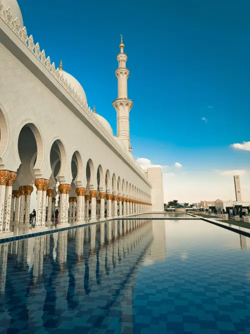 Sheikh Zayed Grand Mosque Tour From Dubai in Abu Dhabi — RAH Tourism photo 7 of 7